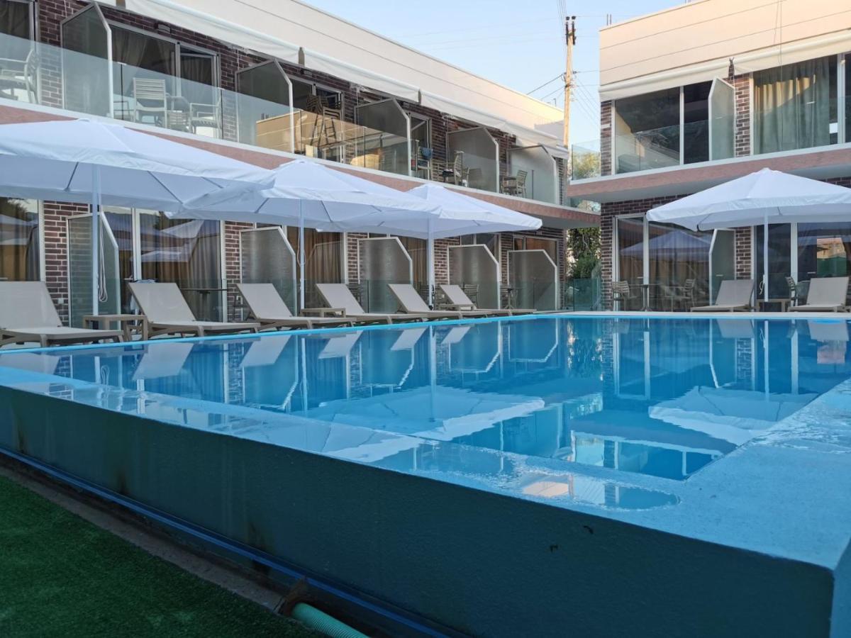 Hotel Capital Lux 니드리 외부 사진